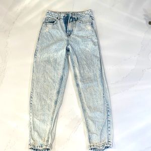 Distressed blue mom jeans, great condition